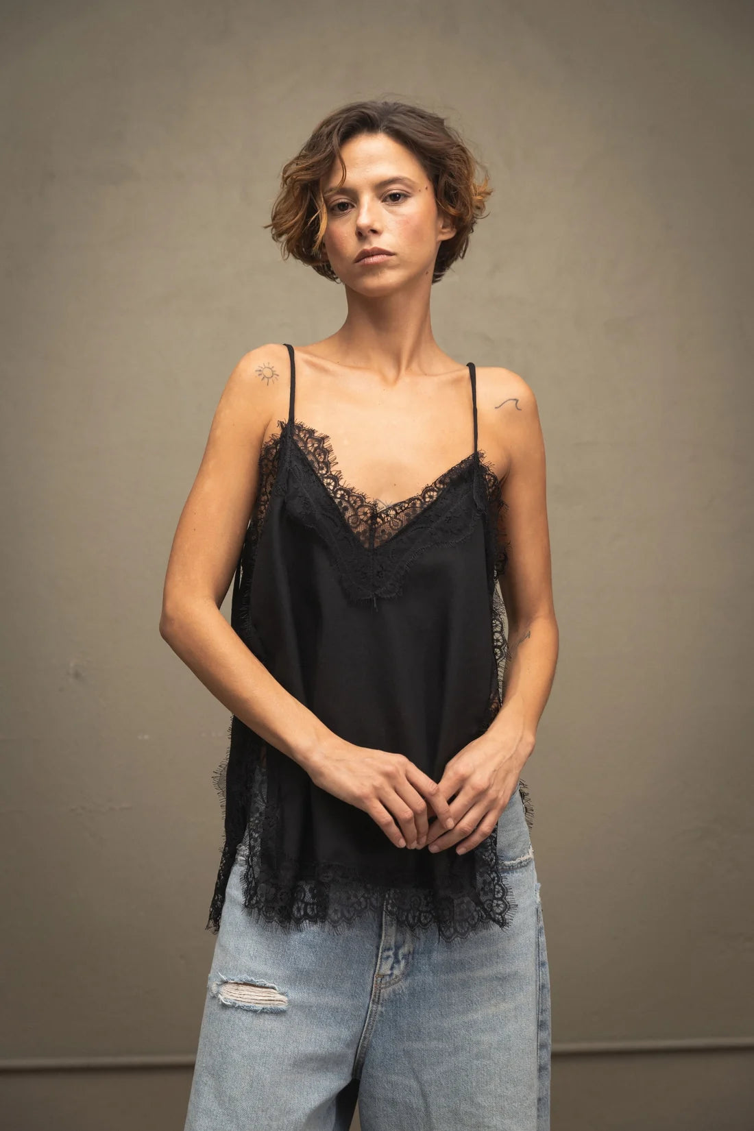 Camisa Tiras Bolillo Negra