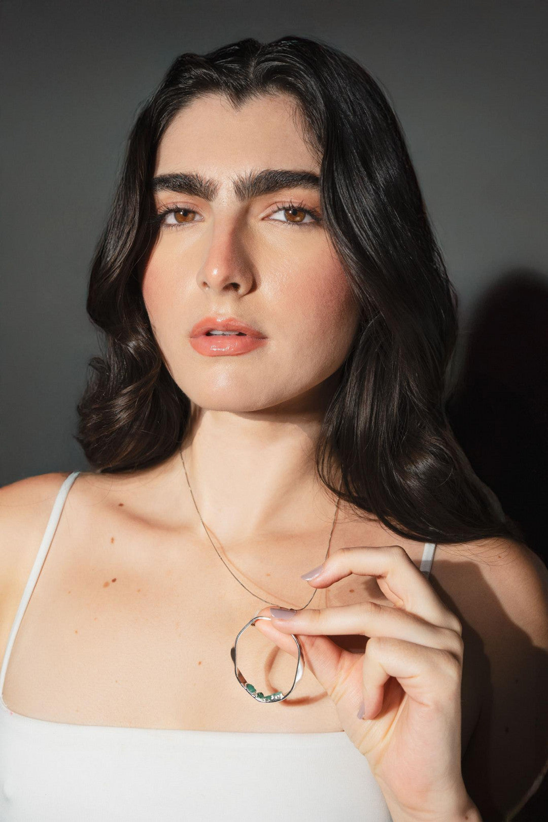 Collar Irregular Con Esmeraldas Plata