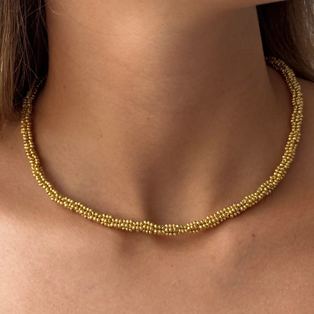 Collar grabado dorado