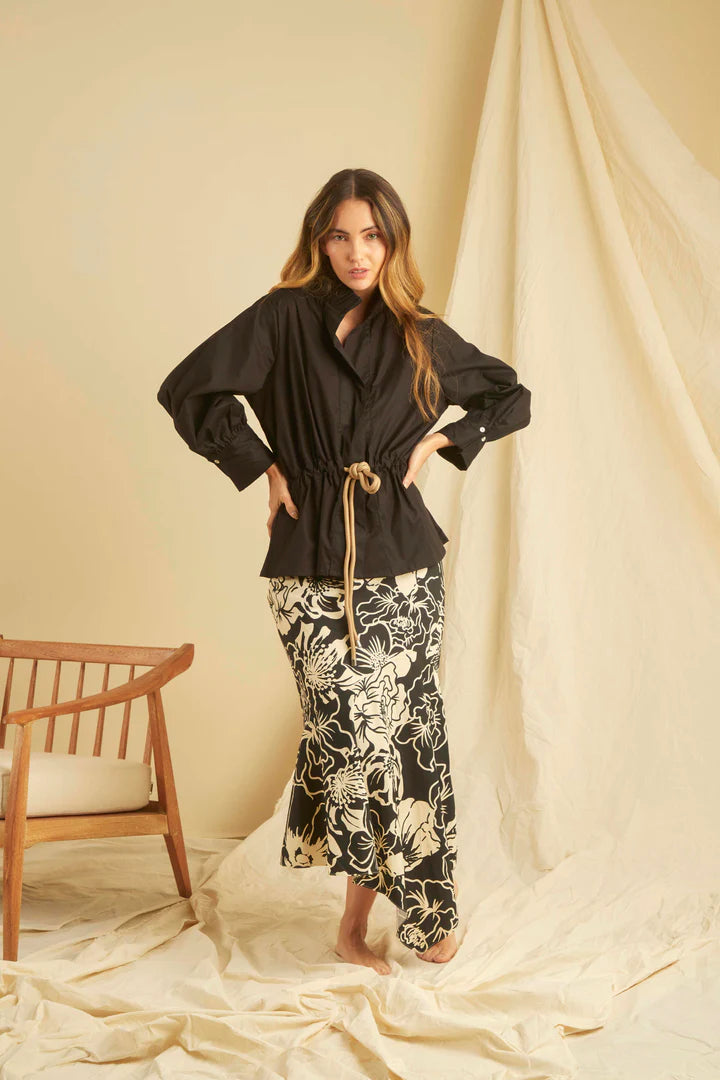 Falda Viento Flores Negras