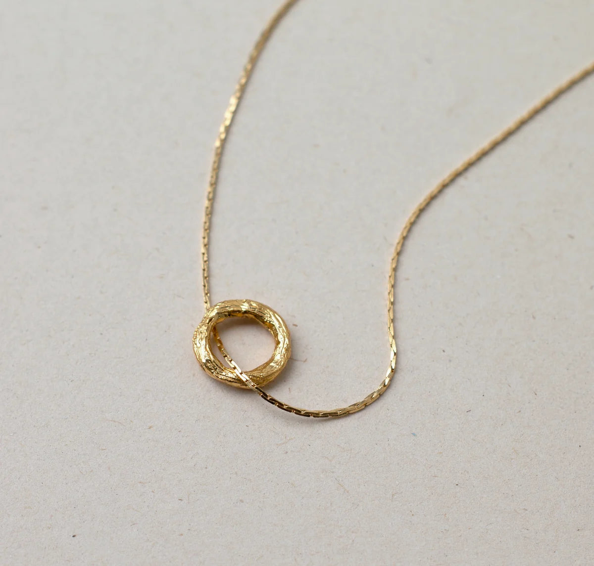 Collar circulo infinito
