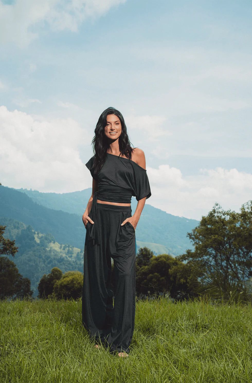 Blusa Cuello Bandeja Negra