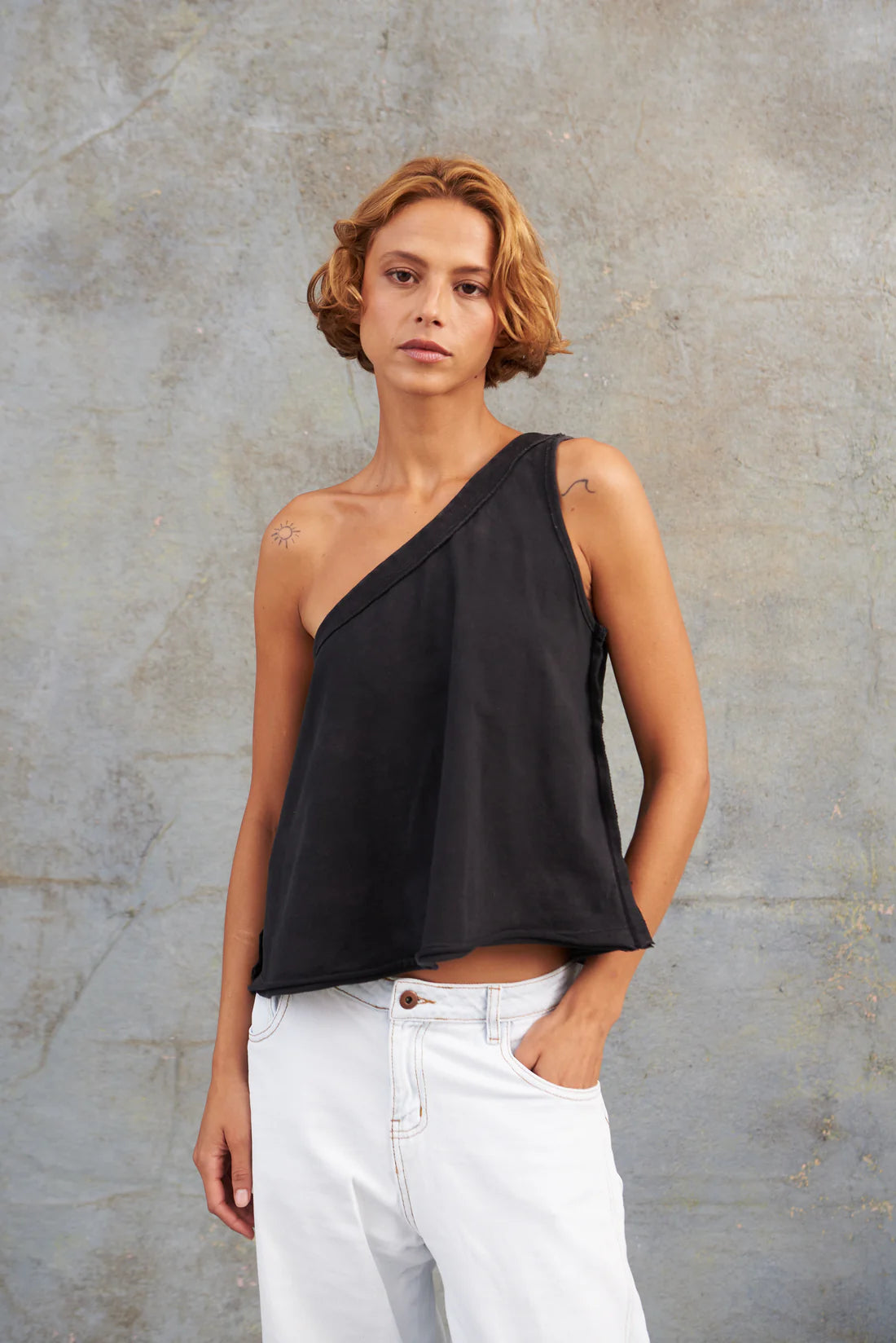 Camiseta Un Hombro Negro