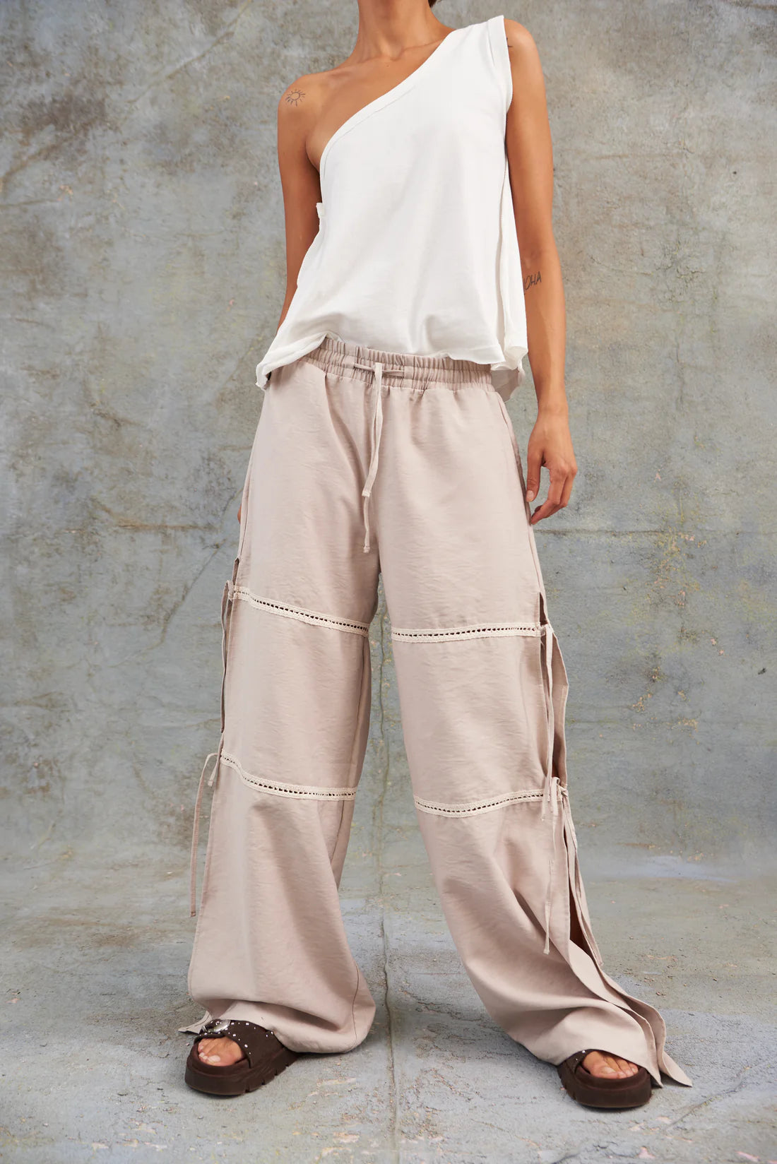 Pantalón Nudo y Aberturas Crudo