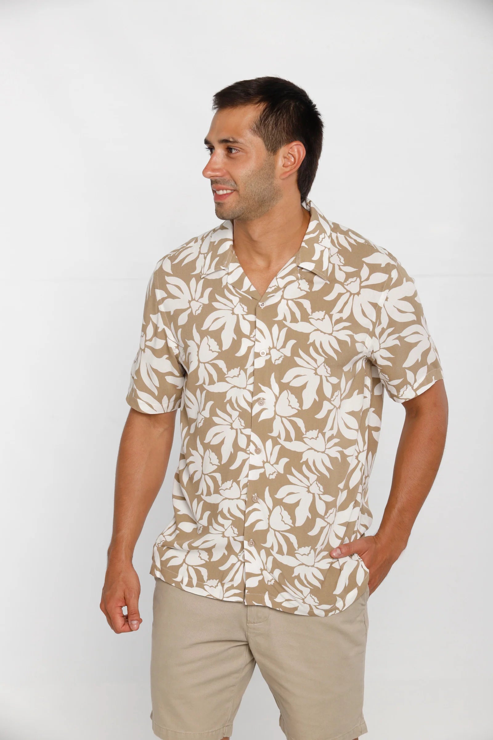 Camisa Hawaii Estampada Caqui