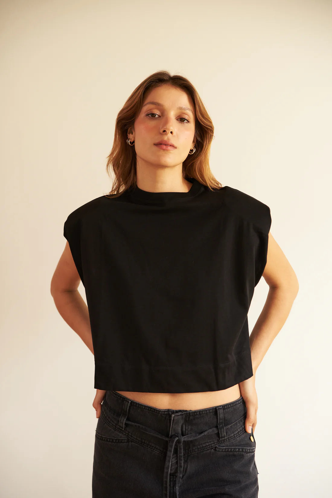 Camiseta Boxy Hombreras Negro