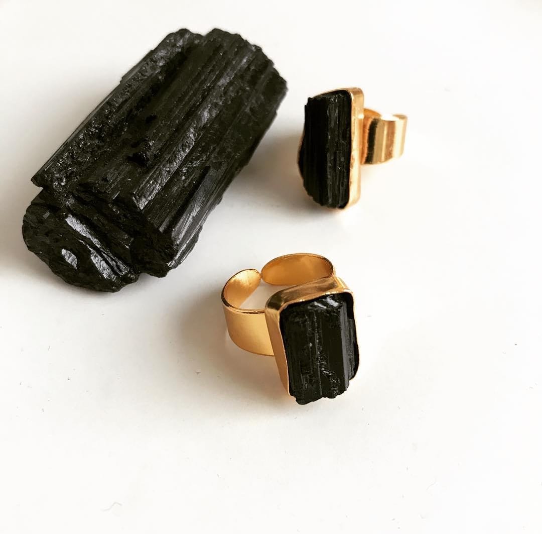 Anillo turmalina negra