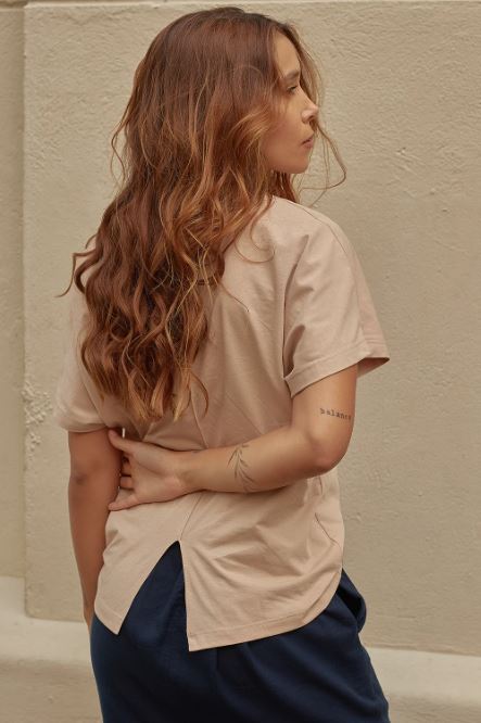 Camiseta Esencial Arena