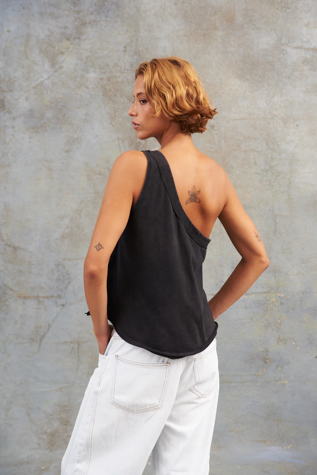 Camiseta Un Hombro Negro