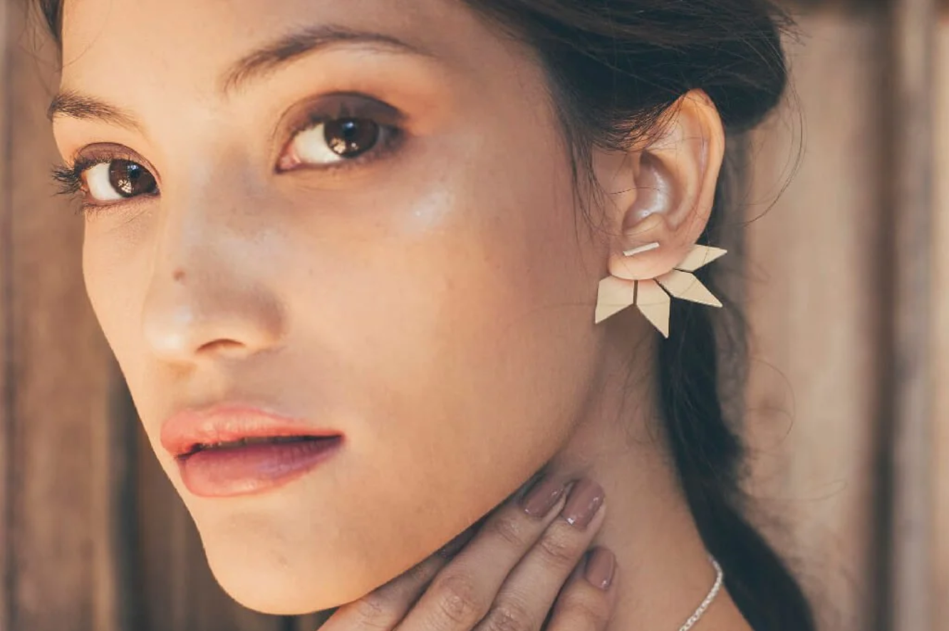 Aretes Su'usi Flor Dorado