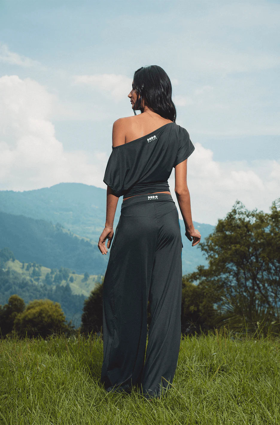 Blusa Cuello Bandeja Negra