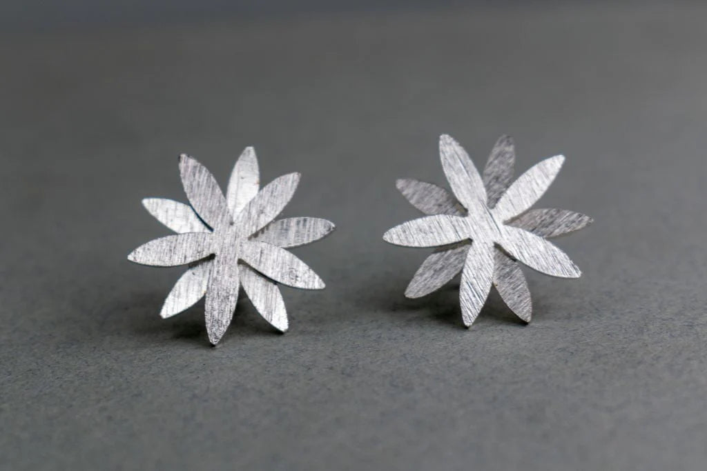 Aretes Cestrum Tallo Corto Plata
