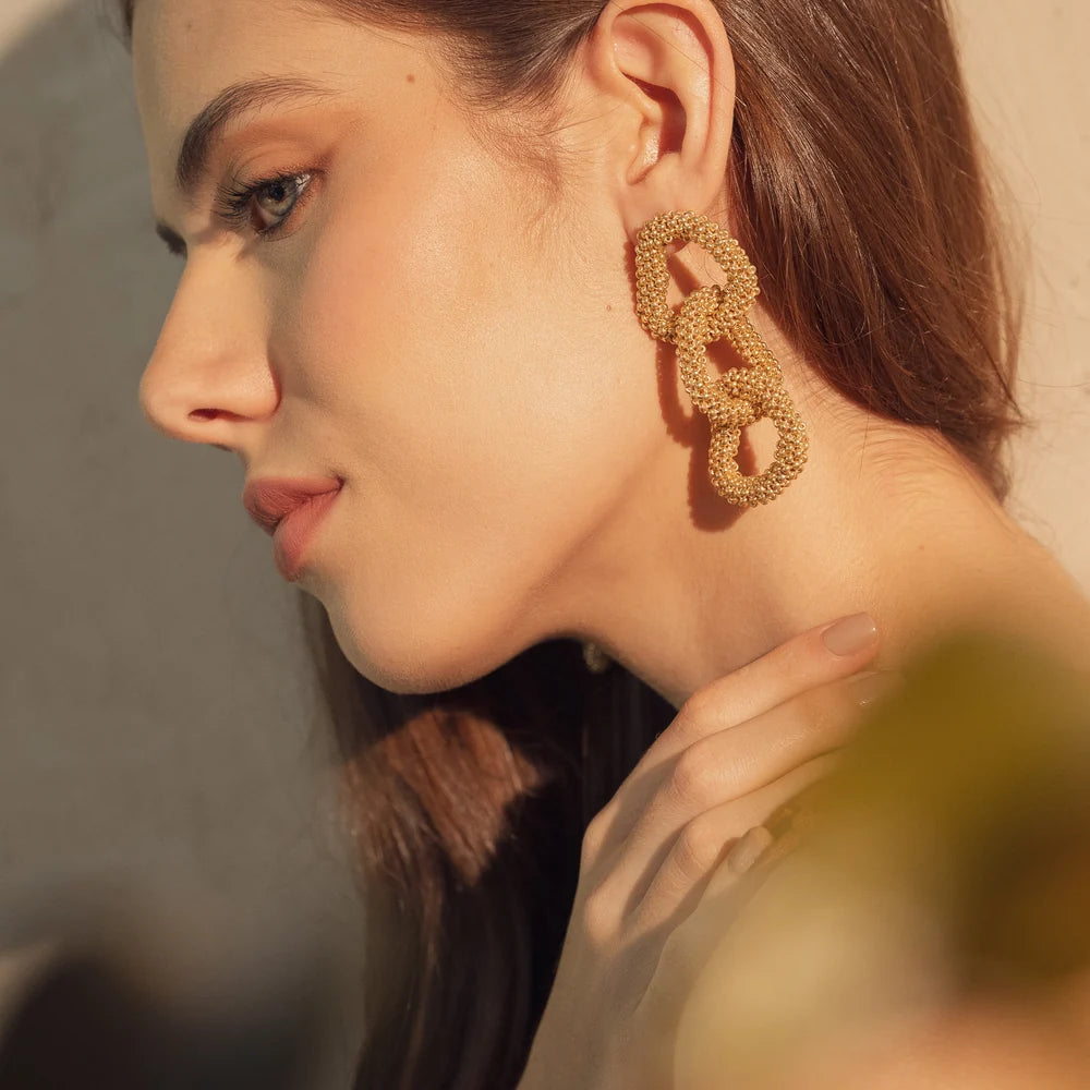 Aretes de corazón entrelazadas Doradas triples