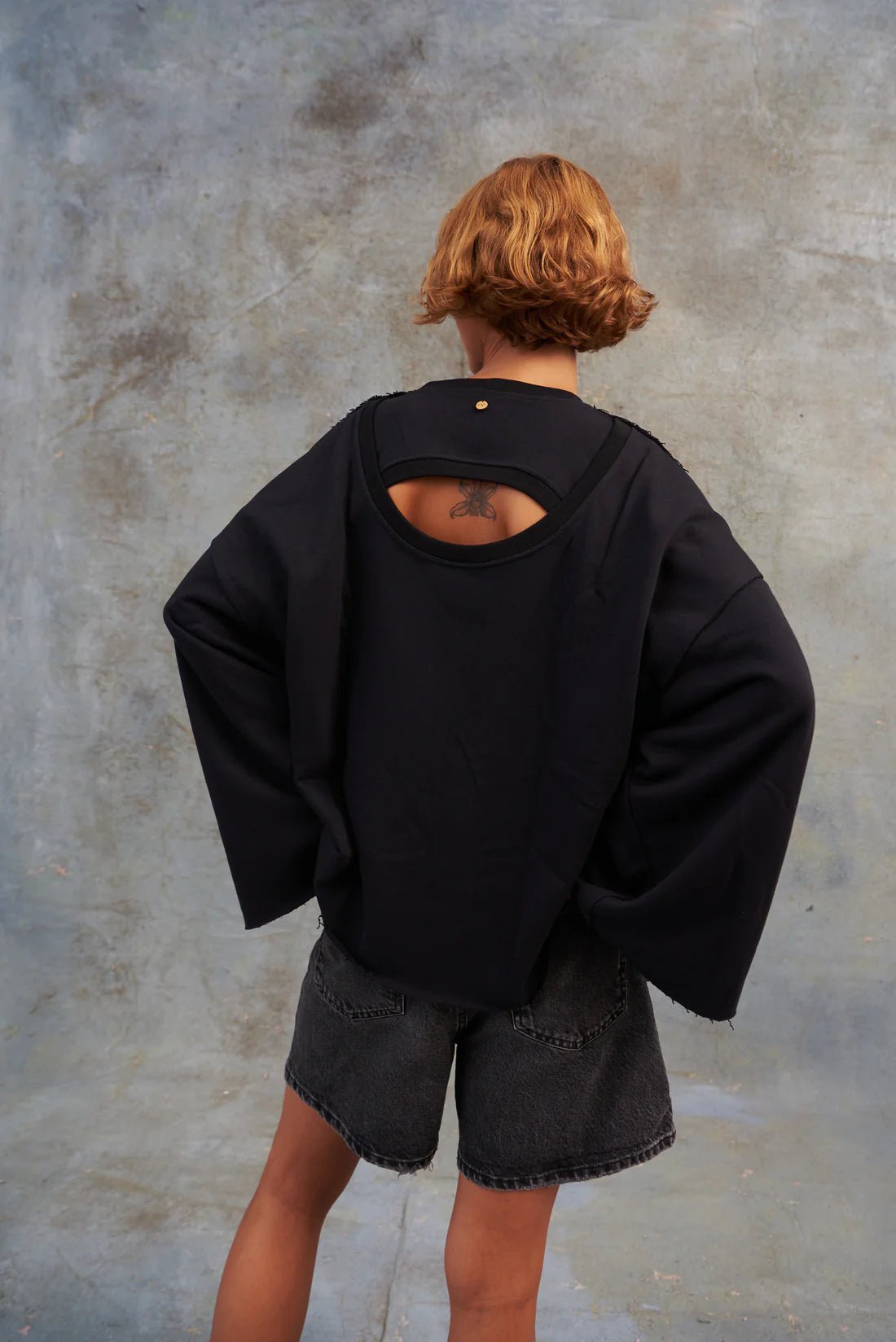 Buso Oversize Abertura Espalda Negro