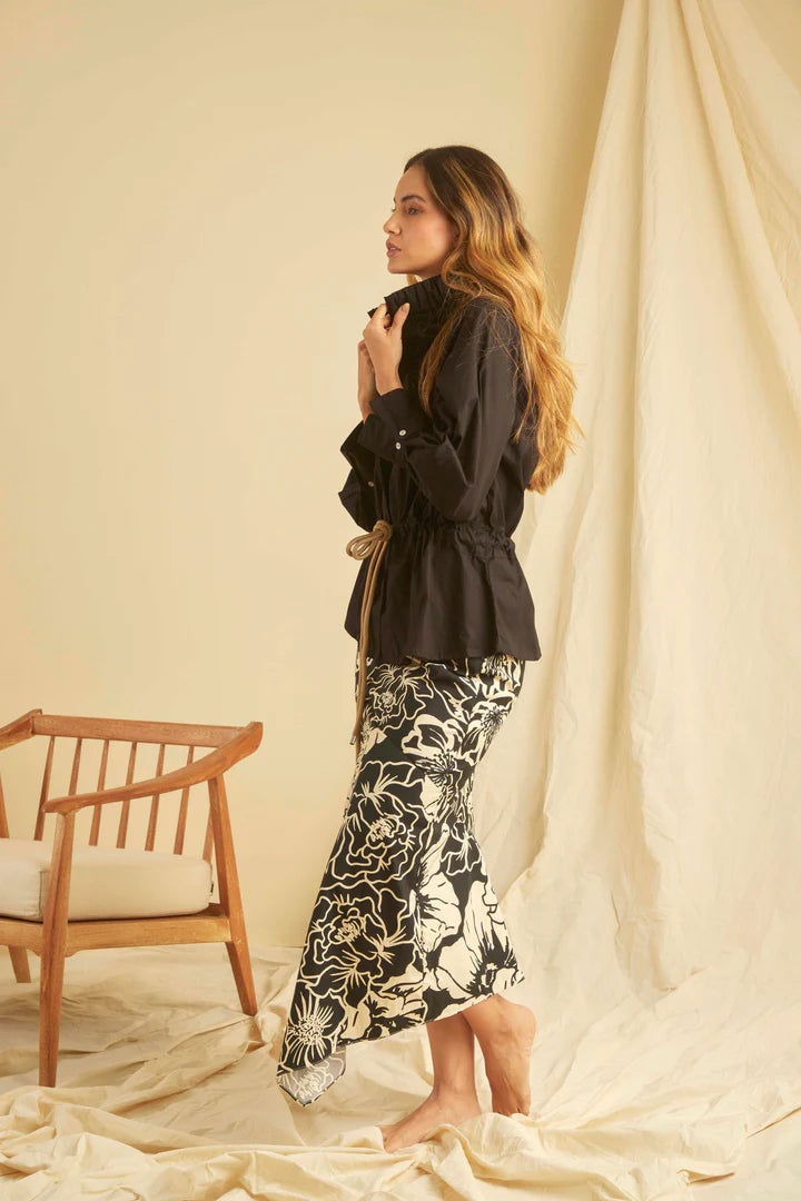 Falda Viento Flores Negras