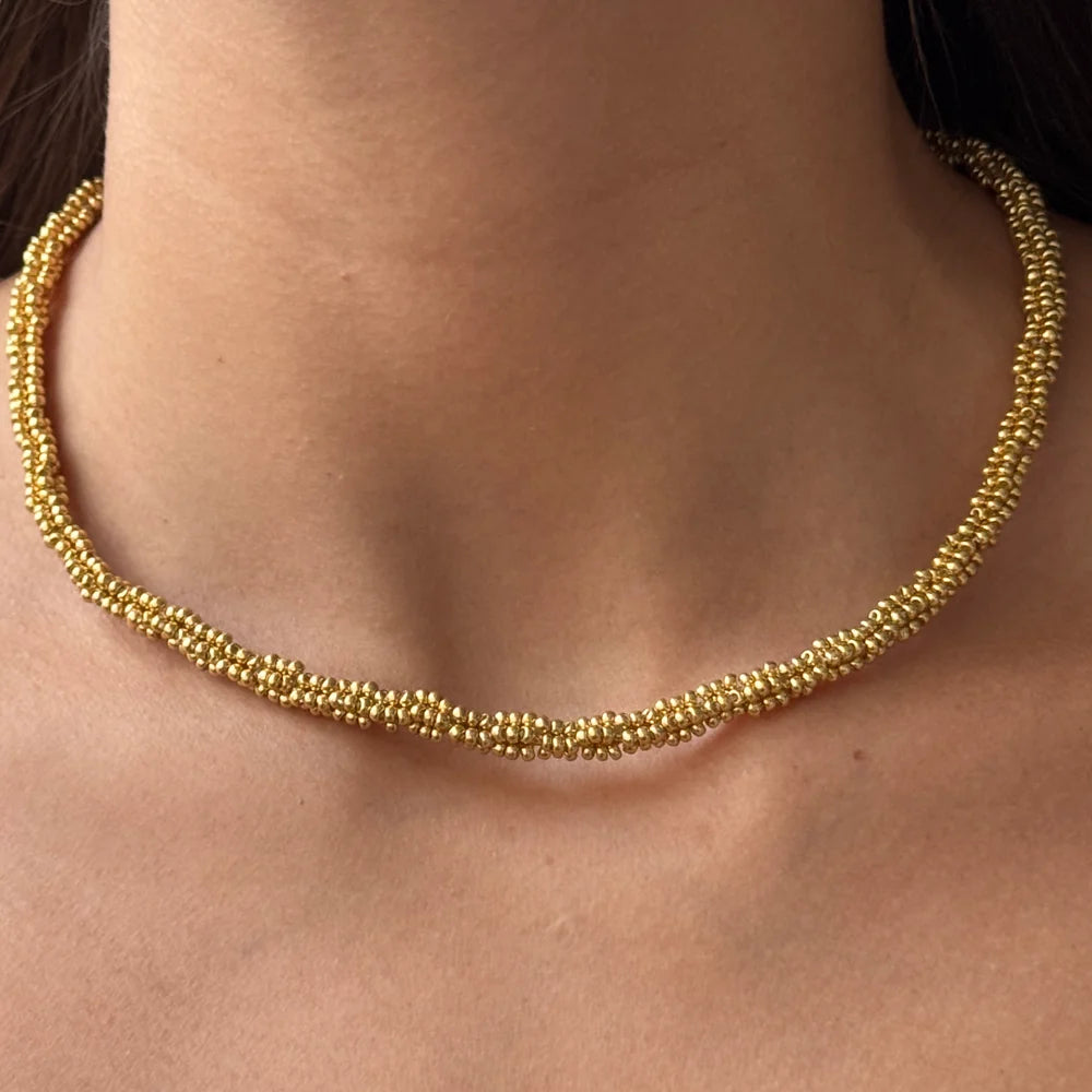 Collar grabado dorado