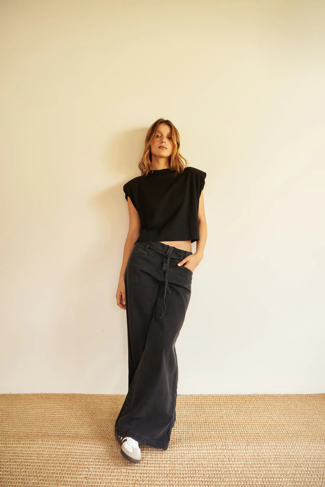 Camiseta Boxy Hombreras Negro