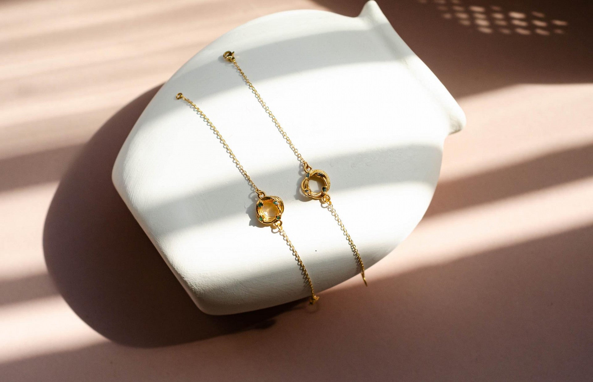 Pulsera Hilos Con Esmeralda