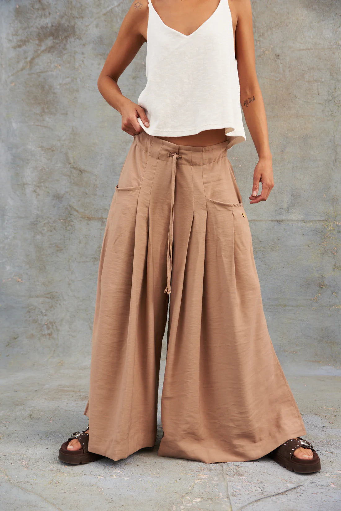 Pantalón Cargo Fluido Caqui