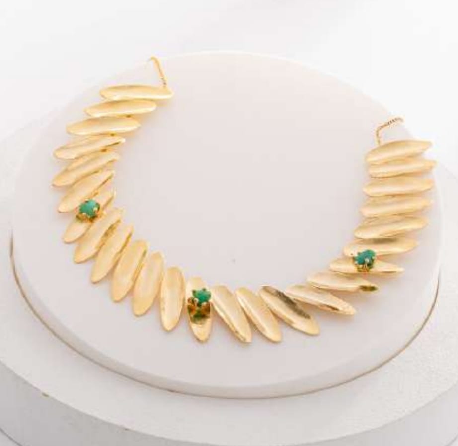 Collar tique