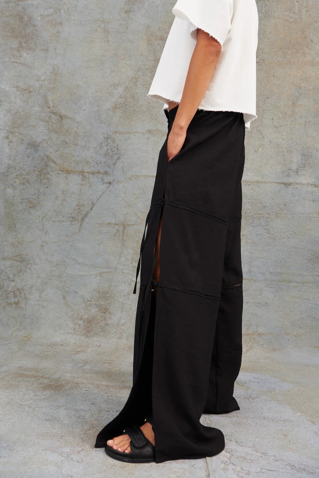 Pantalón Nudo y Aberturas Negro