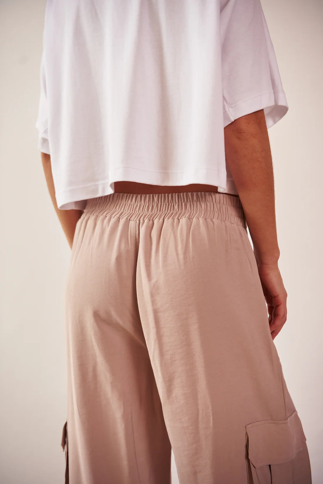 Pantalón Cargo Bolsillo Lateral Caqui