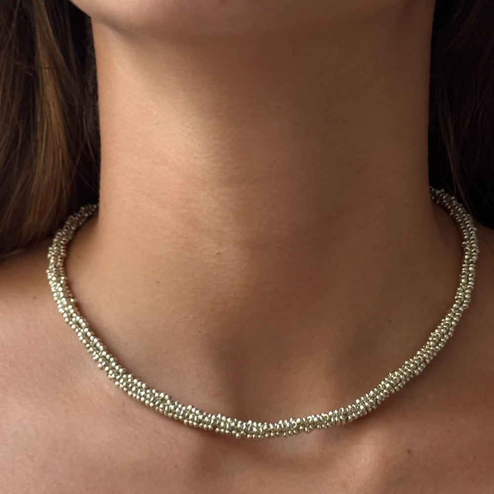 Collar grabado plateado