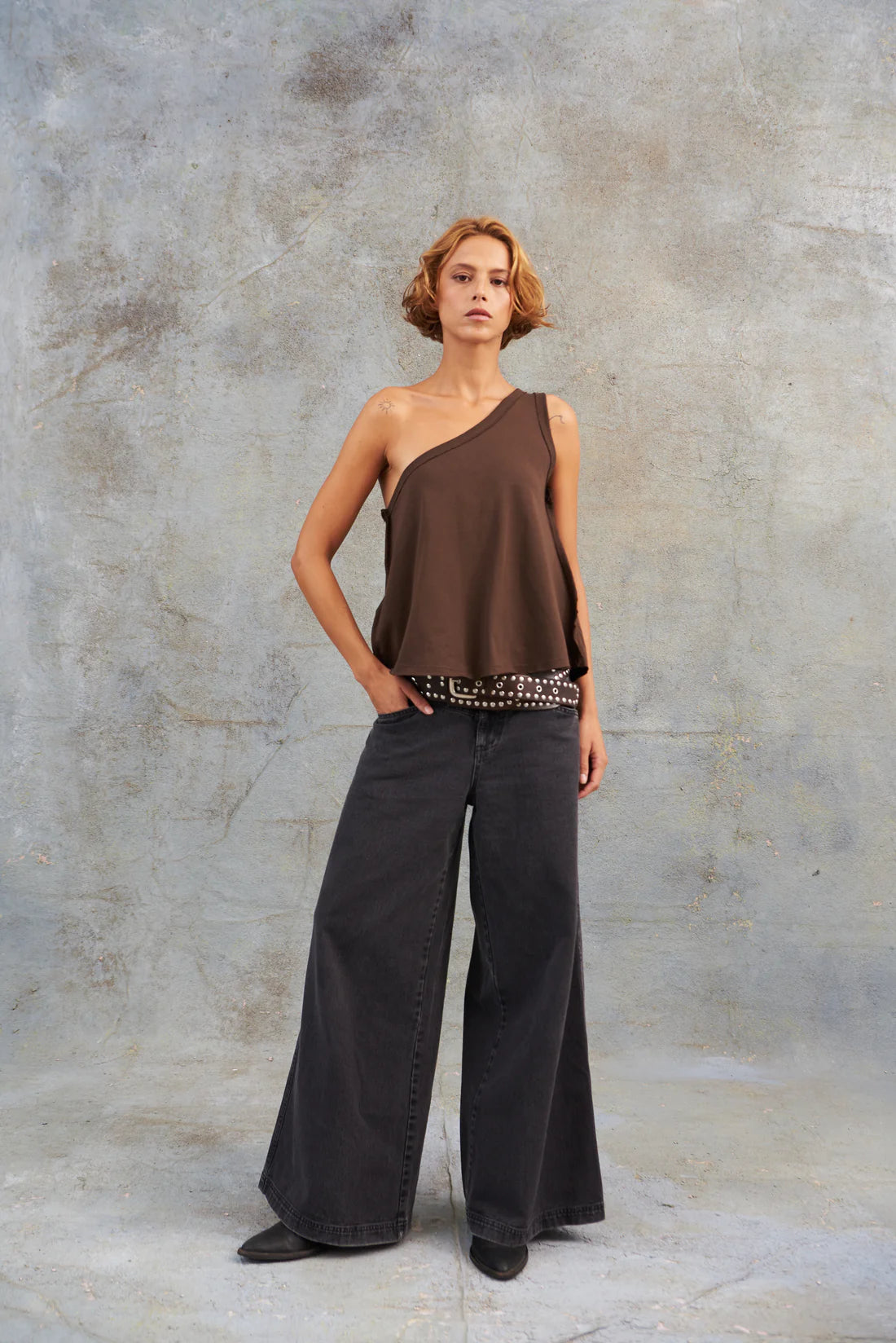 Camiseta Un Hombro Café