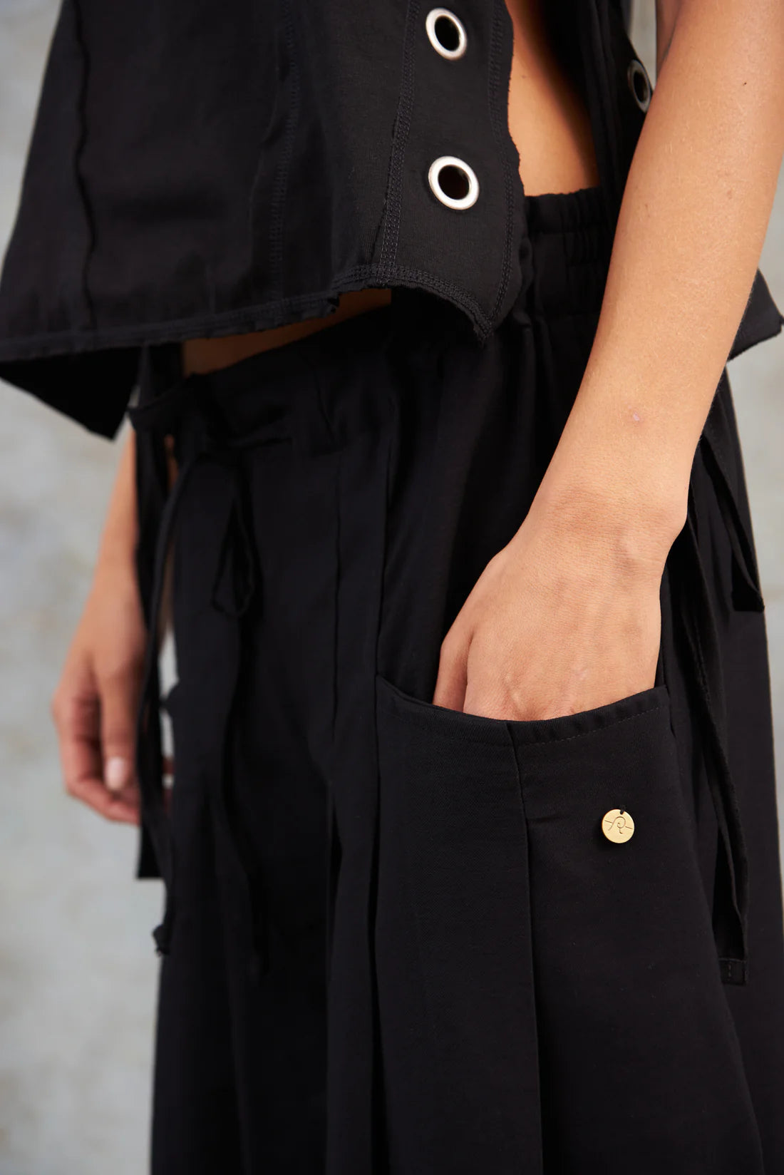 Pantalón Cargo Fluido Negro