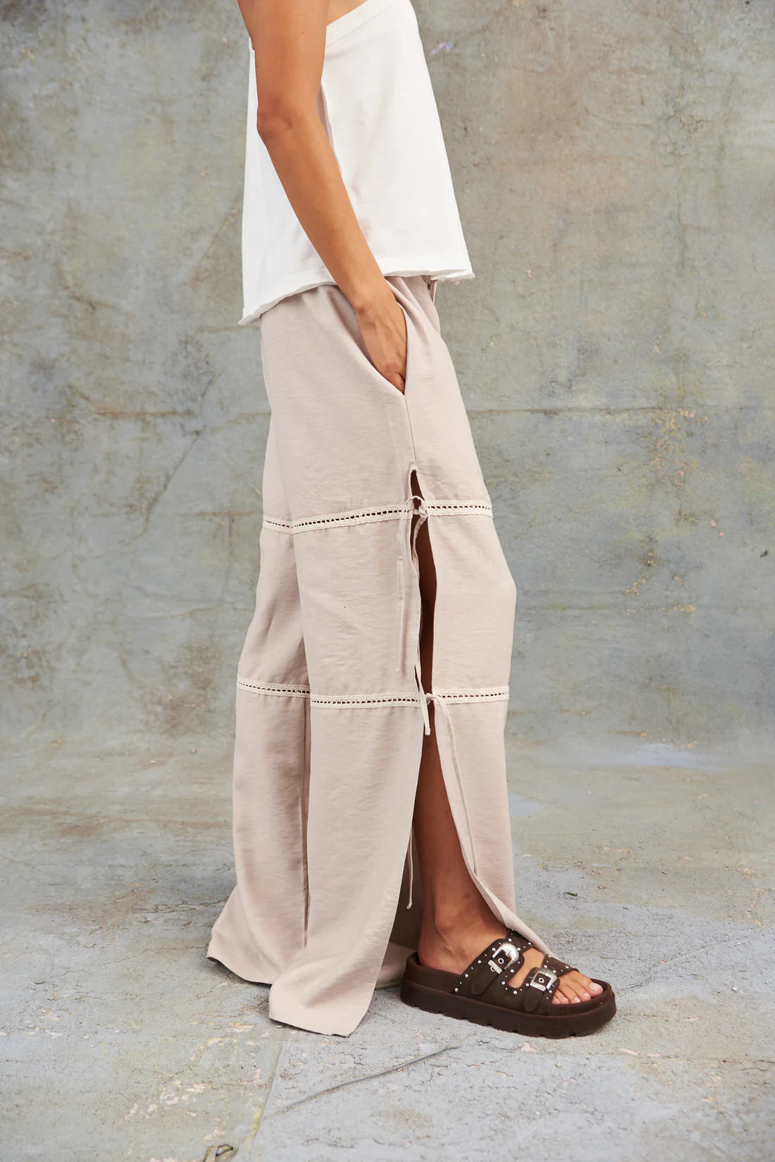 Pantalón Nudo y Aberturas Crudo