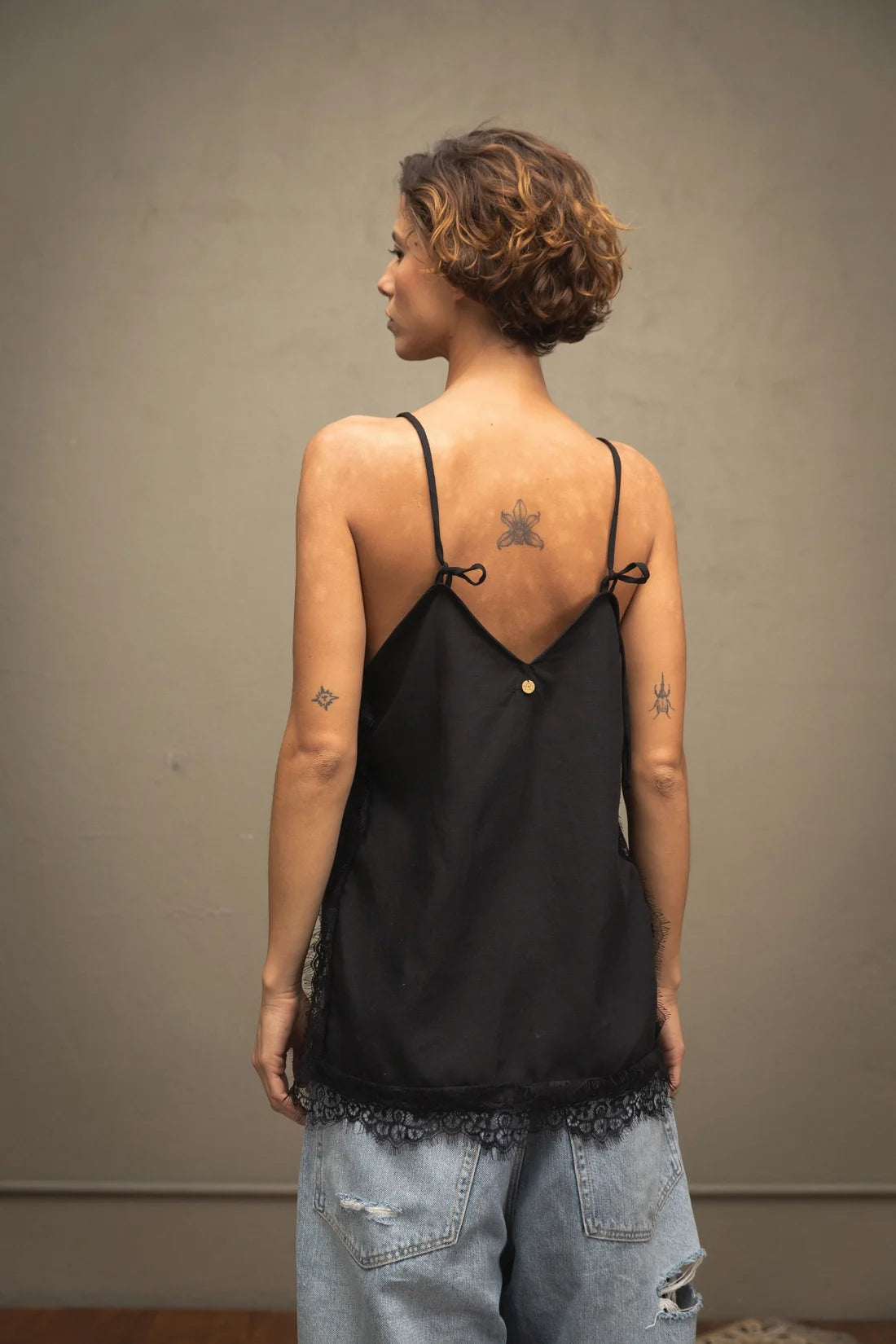 Camisa Tiras Bolillo Negra