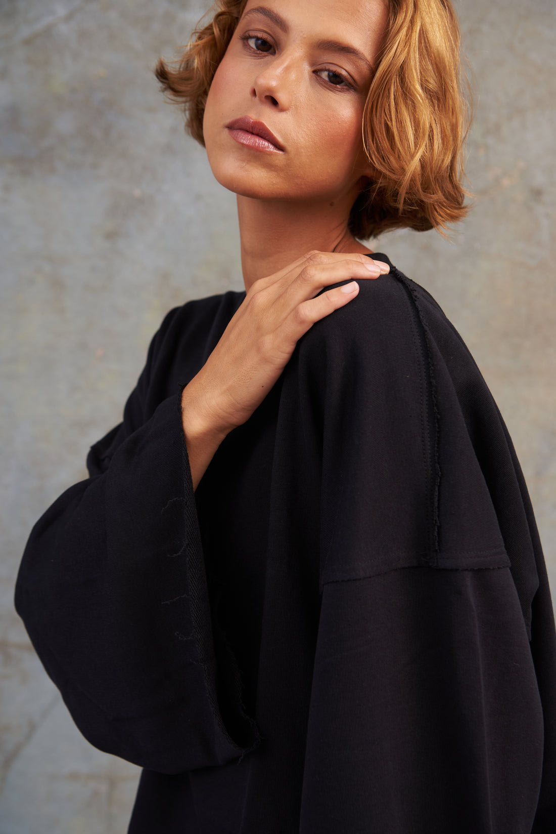 Buso Oversize Abertura Espalda Negro