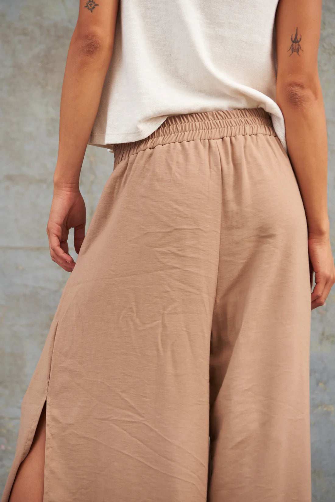 Pantalón Cargo Fluido Caqui