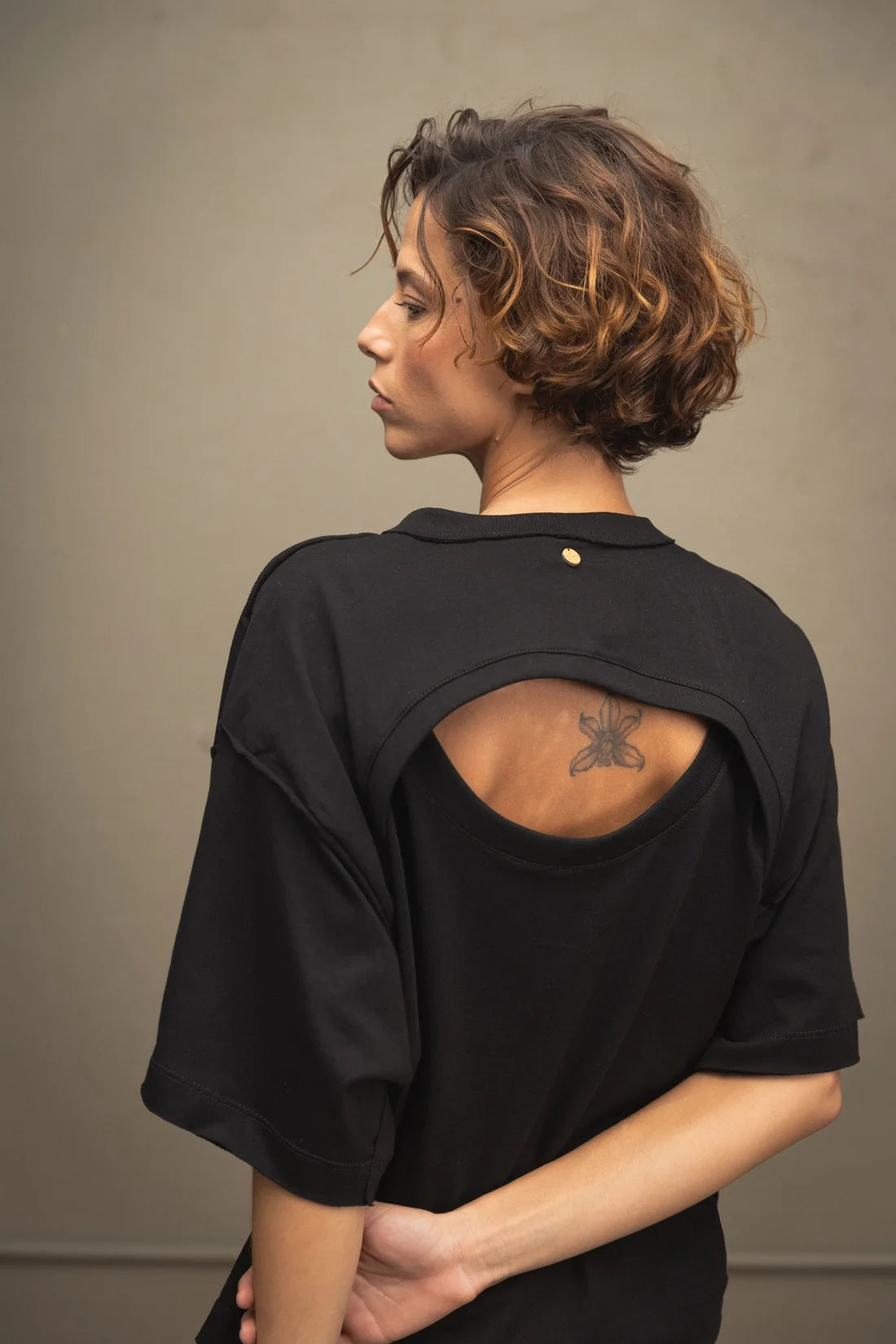Camiseta Abertura Espalda Negro