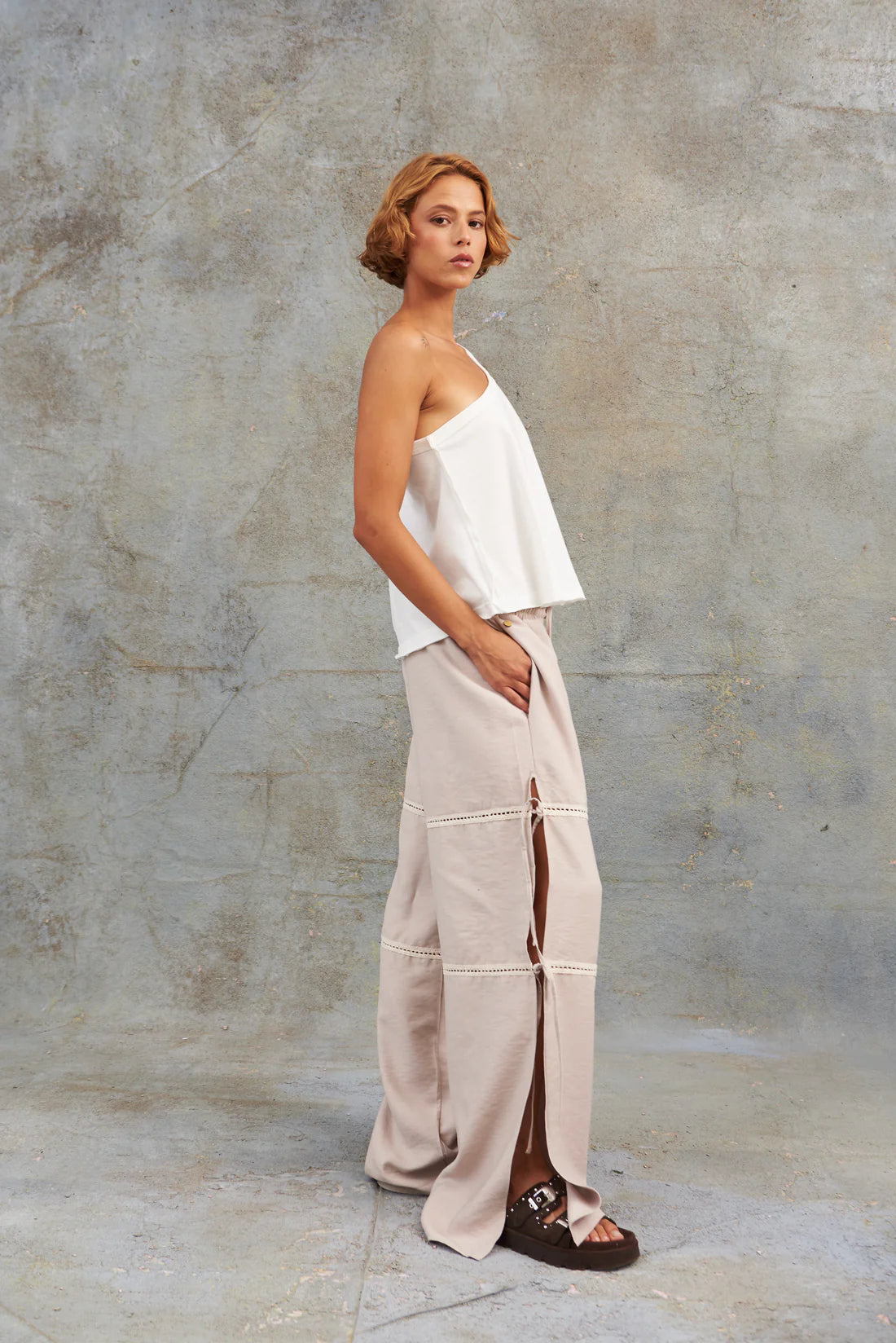 Pantalón Nudo y Aberturas Crudo